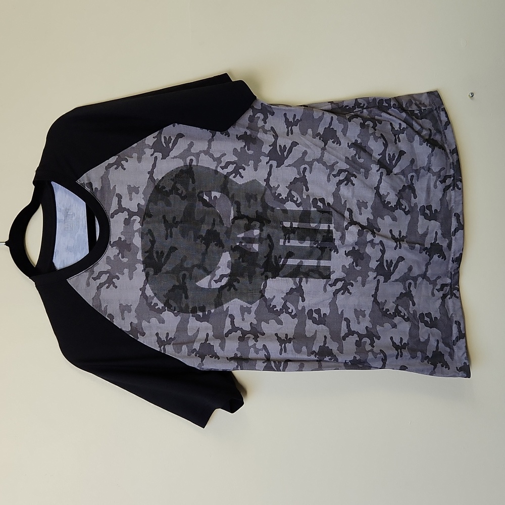 Marvel embossed skull Large